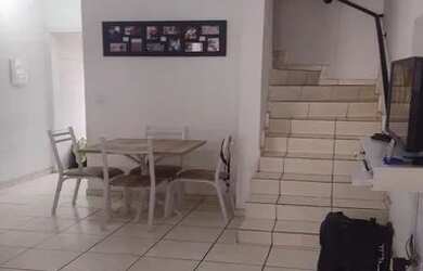 Imagem: A casa em condomínio possui 2 Dormitórios, 2 Banheiros, 1