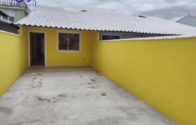 Imagem: A casa possui 2 Dormitórios, 1 Banheiro, 2 Vagas na garagem