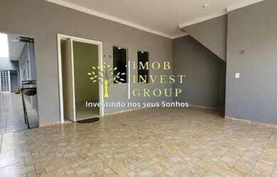 Imagem: A casa possui 2 Dormitórios, 2 Banheiros, 2 Vagas na garagem