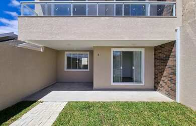 Imagem: A casa possui 3 Dormitórios, 1 Banheiro, 2 Vagas na garagem