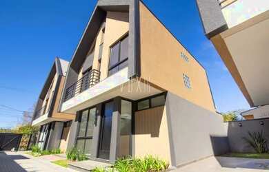 Imagem: A casa em condomínio possui 4 Dormitórios, 4 Banheiros, 2