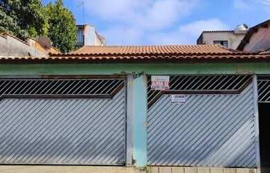 Imagem: A casa possui 3 Dormitórios, 1 Banheiro, 3 Vagas na garagem