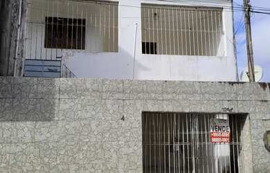 Imagem: A casa possui 5 Dormitórios, 4 Banheiros, 1 Vaga na garagem