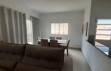 Imagem: A casa possui 1 Dormitório, 1 Banheiro, 1 Vaga na garagem