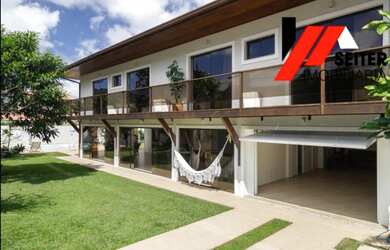 Imagem: A casa possui 5 Dormitórios, 4 Banheiros, 3 Vagas na garagem