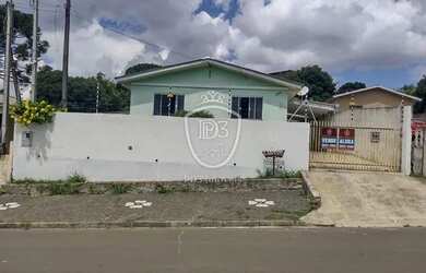 Imagem: A casa possui 3 Dormitórios, 1 Banheiro, 3 Vagas na garagem