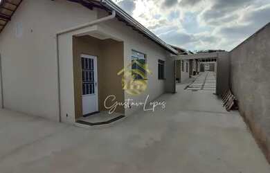 Imagem: A casa possui 2 Dormitórios, 1 Banheiro, 2 Vagas na garagem