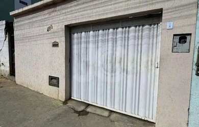 Imagem: A casa possui 3 Dormitórios, 2 Banheiros, 2 Vagas na garagem