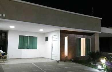 Imagem: A casa em condomínio possui 3 Dormitórios, 1 Banheiro, 4 Vagas