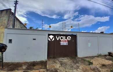 Imagem: A casa possui 2 Dormitórios, 2 Banheiros, 2 Vagas na garagem