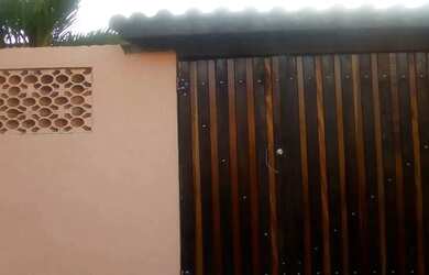 Imagem: A casa possui 2 Dormitórios, 1 Banheiro, 160m² de Área e