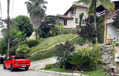 Imagem: A casa em condomínio possui 4 Dormitórios, 4 Banheiros, 2