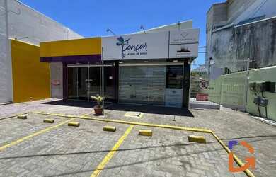 Imagem: A casa possui 4 Dormitórios, 2 Banheiros, 3 Vagas na garagem