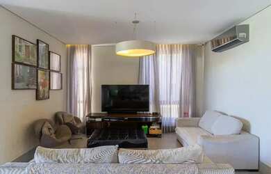 Imagem 6: Imóvel para aluguel e venda possui 403 metros quadrados com 4 quartos