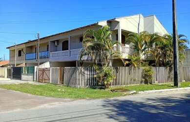 Imagem: A casa possui 4 Dormitórios, 4 Banheiros, 2 Vagas na garagem