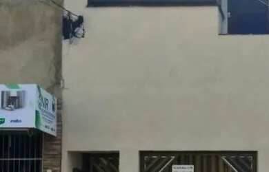 Imagem: A casa possui 2 Dormitórios, 2 Banheiros, 1 Vaga na garagem