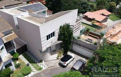 Imagem: A casa em condomínio possui 4 Dormitórios, 3 Banheiros, 2