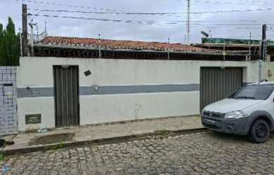 Imagem: A casa possui 2 Dormitórios, 2 Banheiros, 1 Vaga na garagem