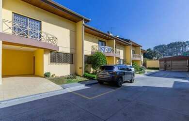 Imagem: A casa possui 3 Dormitórios, 3 Banheiros, 3 Vagas na garagem