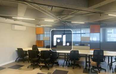 Imagem: O depósito possui 1 Vaga na garagem, 220m² de Área e está