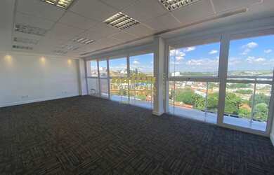 Imagem: O depósito possui 5 Vagas na garagem, 155m² de Área e está