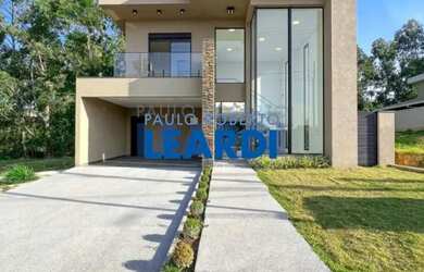 Imagem: A casa em condomínio possui 3 Dormitórios, 3 Banheiros, 4