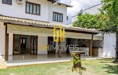 Imagem: A casa possui 4 Dormitórios, 5 Banheiros, 4 Vagas na garagem