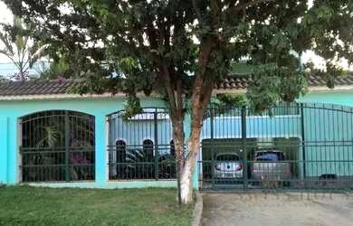 Imagem: A casa possui 3 Dormitórios, 3 Banheiros, 2 Vagas na garagem