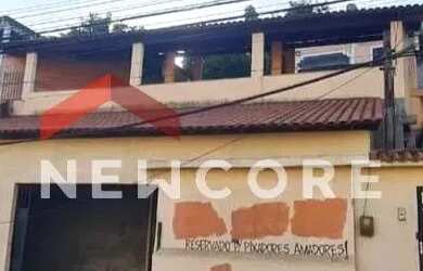 Imagem: A casa possui 2 Dormitórios, 1 Banheiro, 2 Vagas na garagem