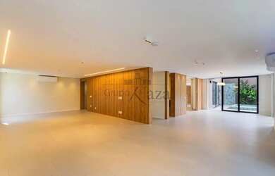 Imagem: A casa possui 4 Dormitórios, 5 Banheiros, 3 Vagas na garagem