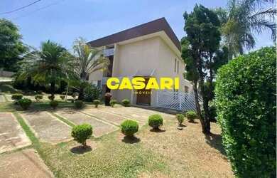 Imagem: A casa possui 4 Dormitórios, 5 Banheiros, 5 Vagas na garagem