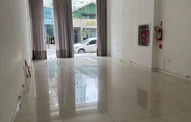 Imagem: O depósito possui 2 Vagas na garagem, 60m² de Área e está