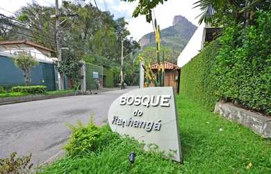 Imagem: A casa em condomínio possui 4 Dormitórios, 2 Banheiros, 2