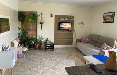 Imagem: A casa possui 4 Dormitórios, 3 Banheiros, 4 Vagas na garagem