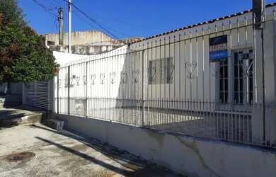 Imagem: A casa possui 3 Dormitórios, Imóvel mobiliado e está localizado