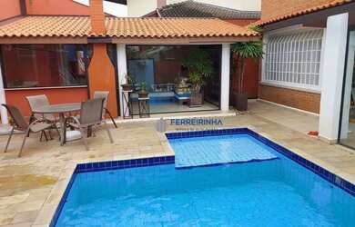 Imagem: A casa em condomínio possui 4 Dormitórios, 4 Banheiros, 4