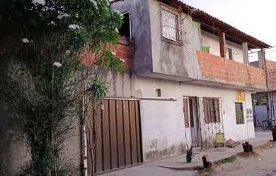 Imagem: A casa possui 4 Dormitórios, 2 Banheiros, 1 Vaga na garagem