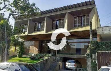 Imagem: A casa possui 4 Dormitórios, 2 Banheiros, 4 Vagas na garagem