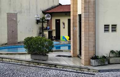 Imagem: A casa possui 3 Dormitórios, 4 Banheiros, 3 Vagas na garagem