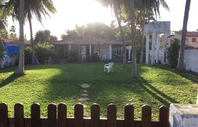 Imagem: A casa possui 5 Dormitórios, 5 Vagas na garagem, 250m² de