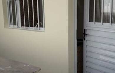 Imagem: A casa possui 2 Dormitórios, 1 Banheiro e está localizado