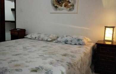 Imagem: A casa possui 2 Dormitórios, 2 Vagas na garagem e está localizado