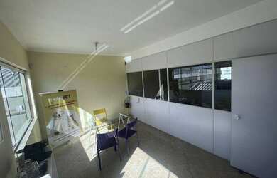 Imagem 5: Galpão para locação na Lapa, 290m², com 4 salas, 4 banheiros e cozinha