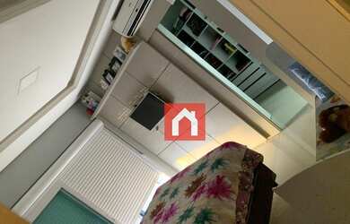 Imagem: A casa possui 3 Dormitórios, 1 Banheiro, 2 Vagas na garagem