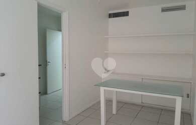 Imagem: O depósito possui 1 Vaga na garagem, 25m² de Área, Imóvel