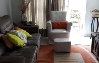 Imagem: O apartamento possui 3 Dormitórios, 1 Banheiro, 1 Vaga na garagem