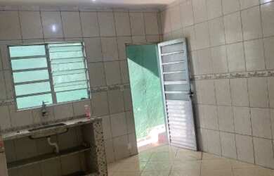 Imagem 4: Casa sozinha no quintal. Varanda, Área de serviço, 1 Banheiroe1 Dormitório