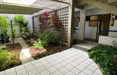 Imagem: A casa possui 1 Dormitório, 5 Banheiros, 2 Vagas na garagem