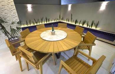 Imagem: A casa em condomínio possui 5 Dormitórios, 5 Banheiros e 350m²