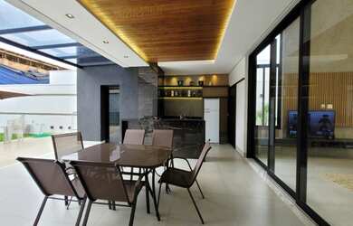 Imagem: A casa em condomínio possui 4 Dormitórios, 4 Banheiros, 4